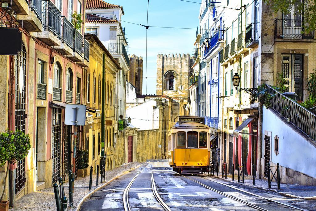 Alfama'S Nest Apartment Lisbon Bagian luar foto